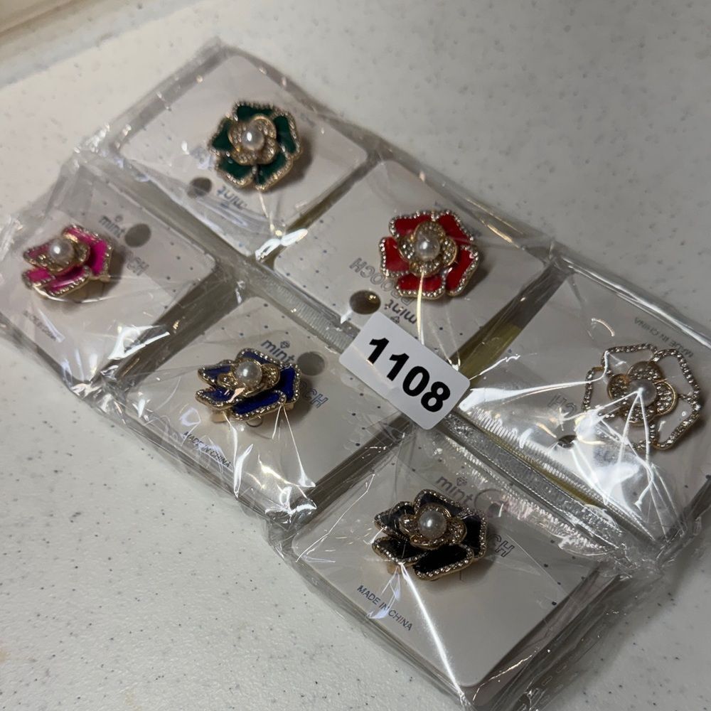 1108‎ NWT Brooch Price for 1 Brooch